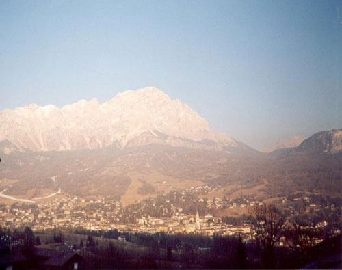 Cortina.jpg (57945 byte)
