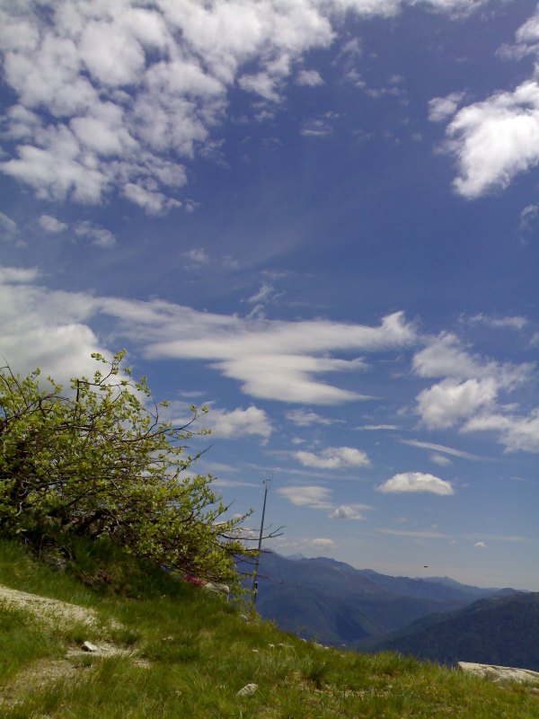 Descrizione: http://www.meteoghiffa.it/Foto/Lenticolari.jpg